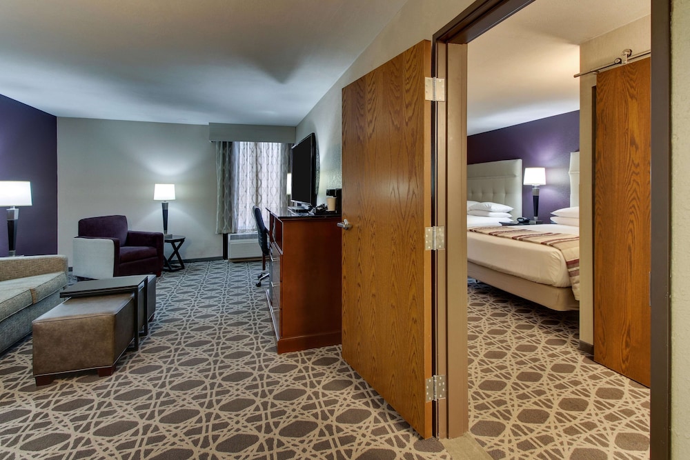 Drury Inn and Suites Poplar Bluff 17/48
