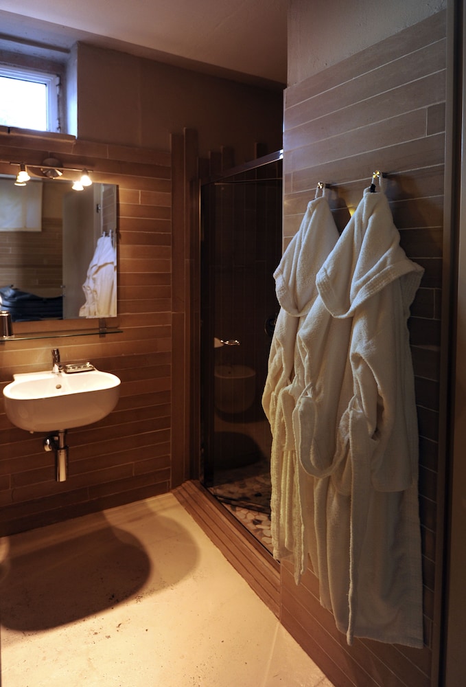 ROMANTIC, SUITE, PARK VIEW, SAUNA, HOT TUB
