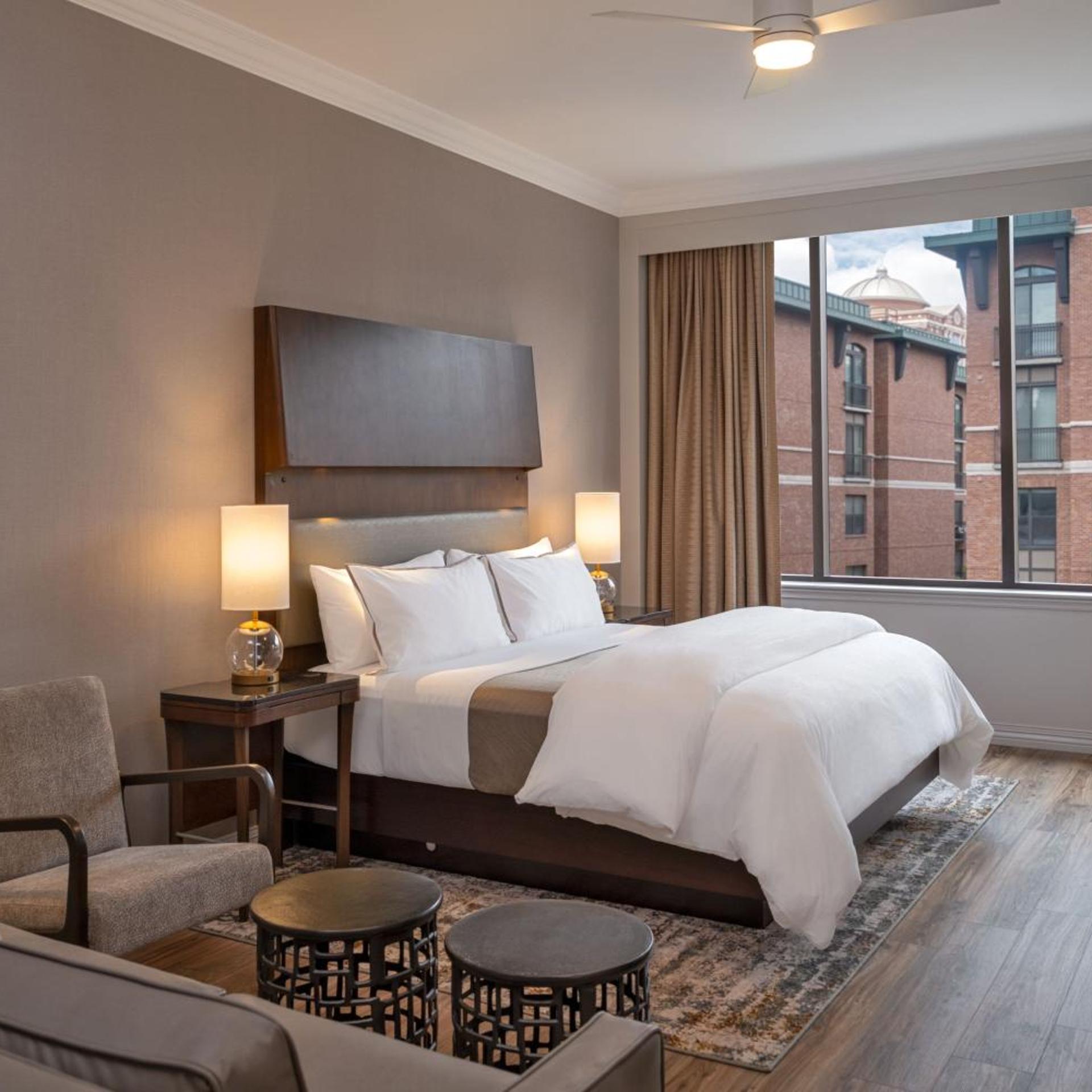 Premium, Junior Suite, King Bed, Sofa, Accessible