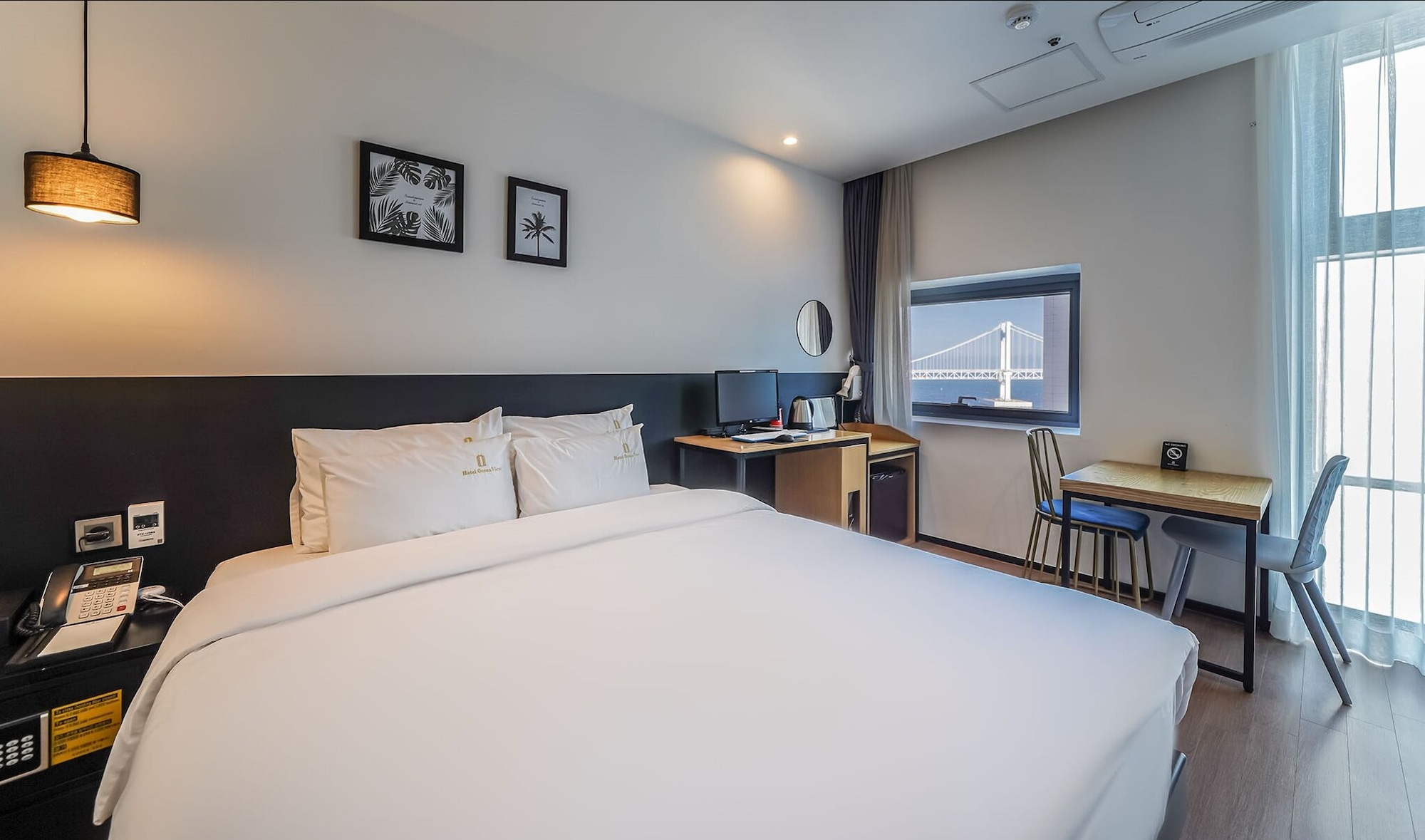 Bridge, Ocean, Double Bed, Partial Ocean View