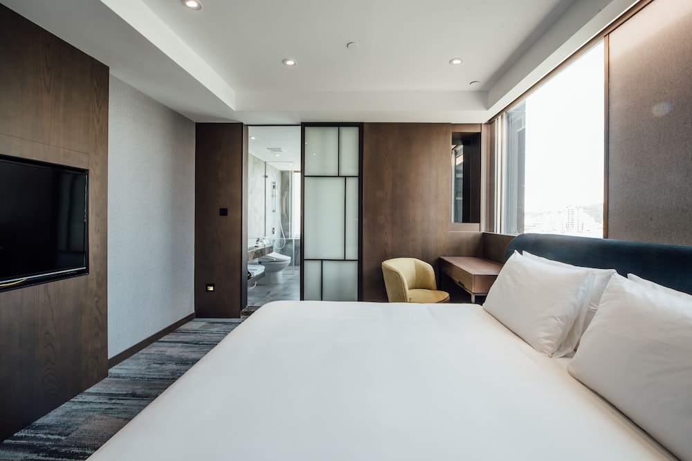 HARBOUR 10 HOTEL 11/69
