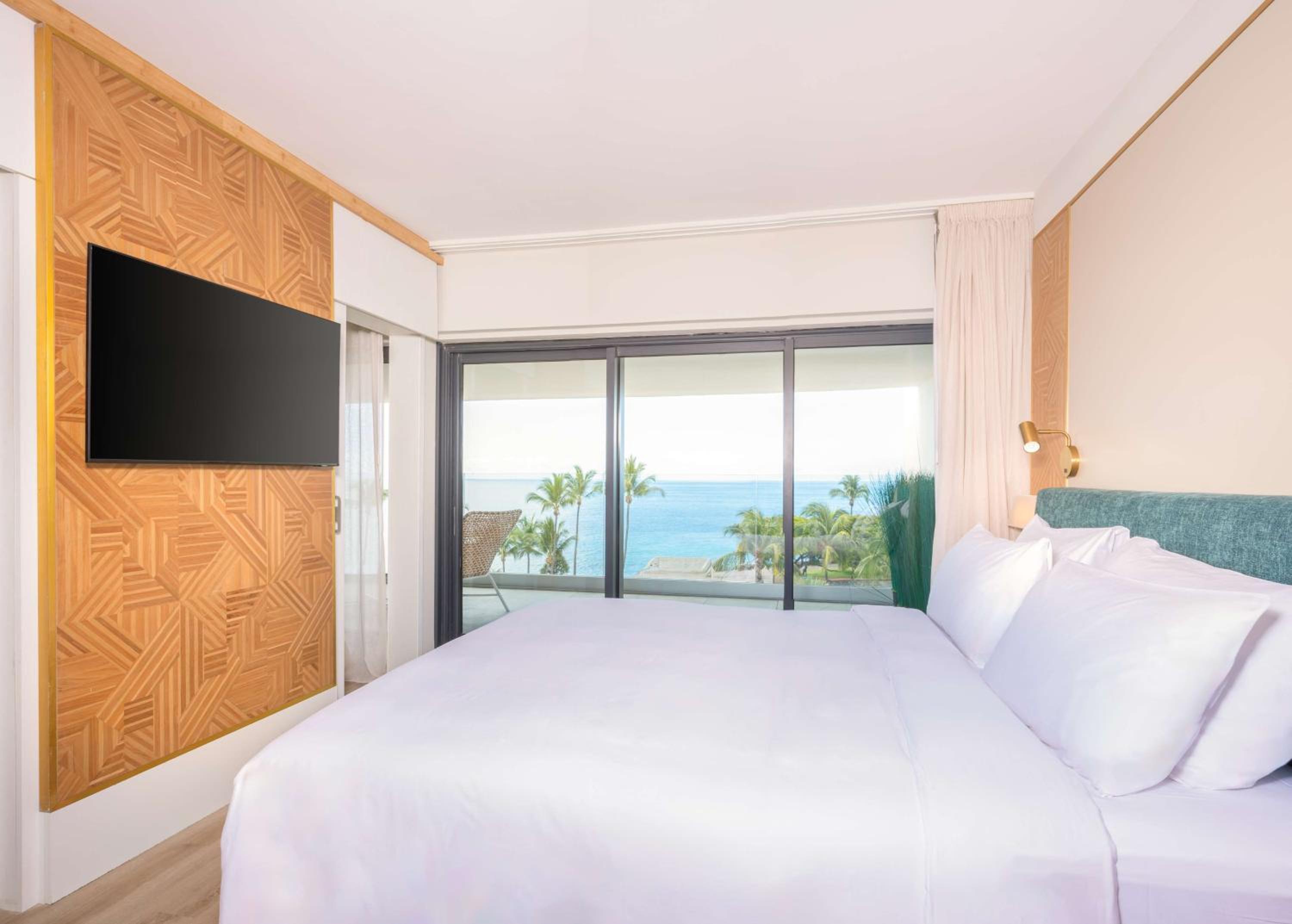 1 Bedroom, Suite, King Bed, Panoramic View, Terrace