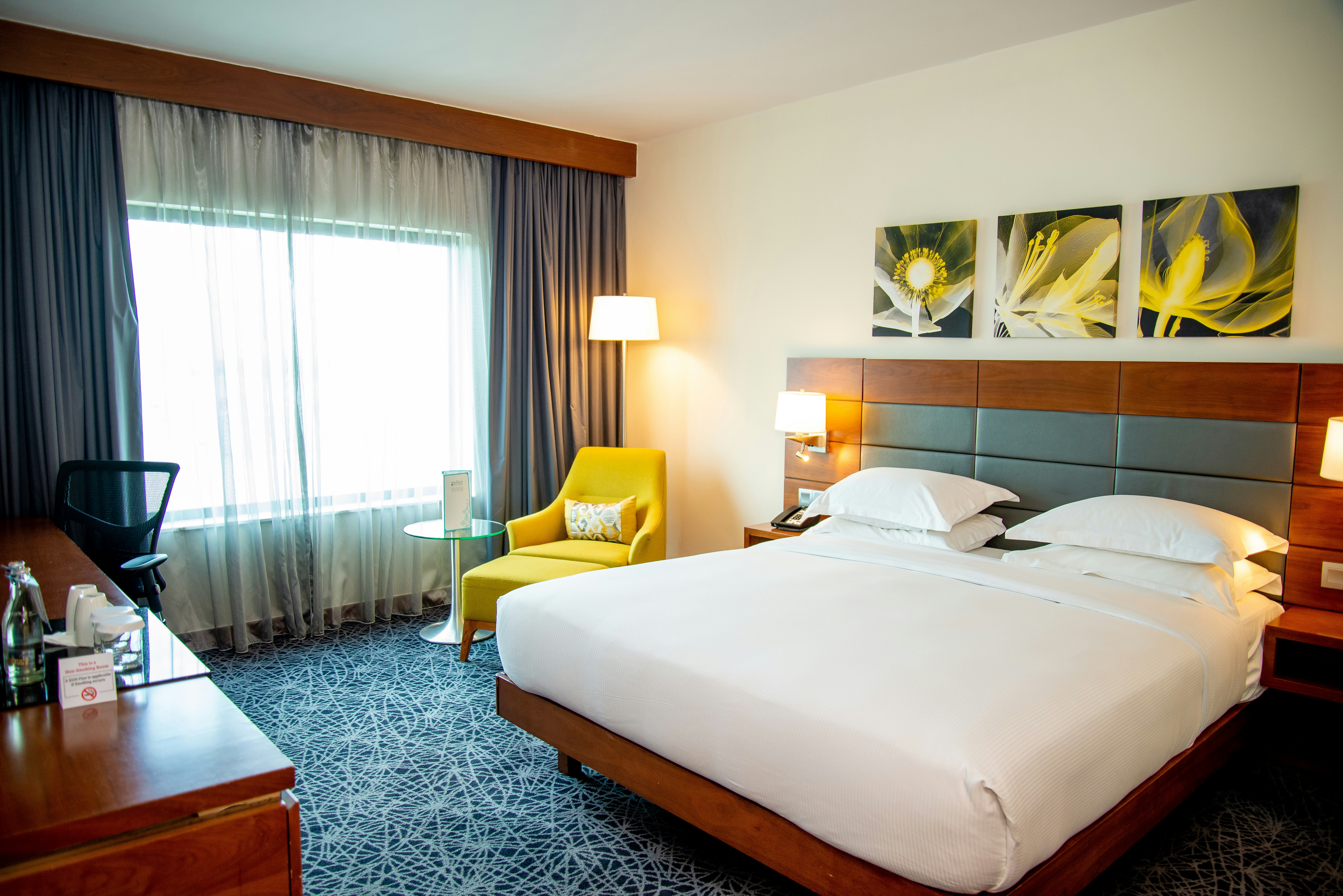 ROOM, KING BED