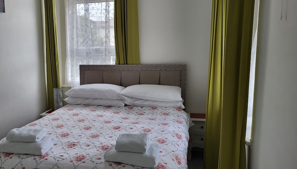 Holly Lodge Guest House 27/69