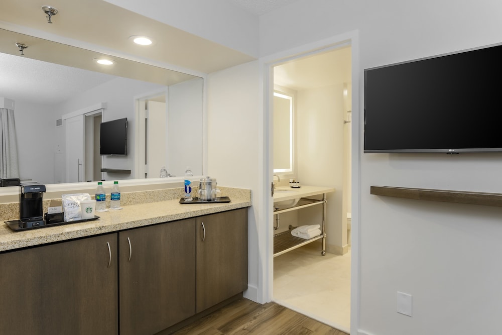 Sheraton Suites Market Center 46/49