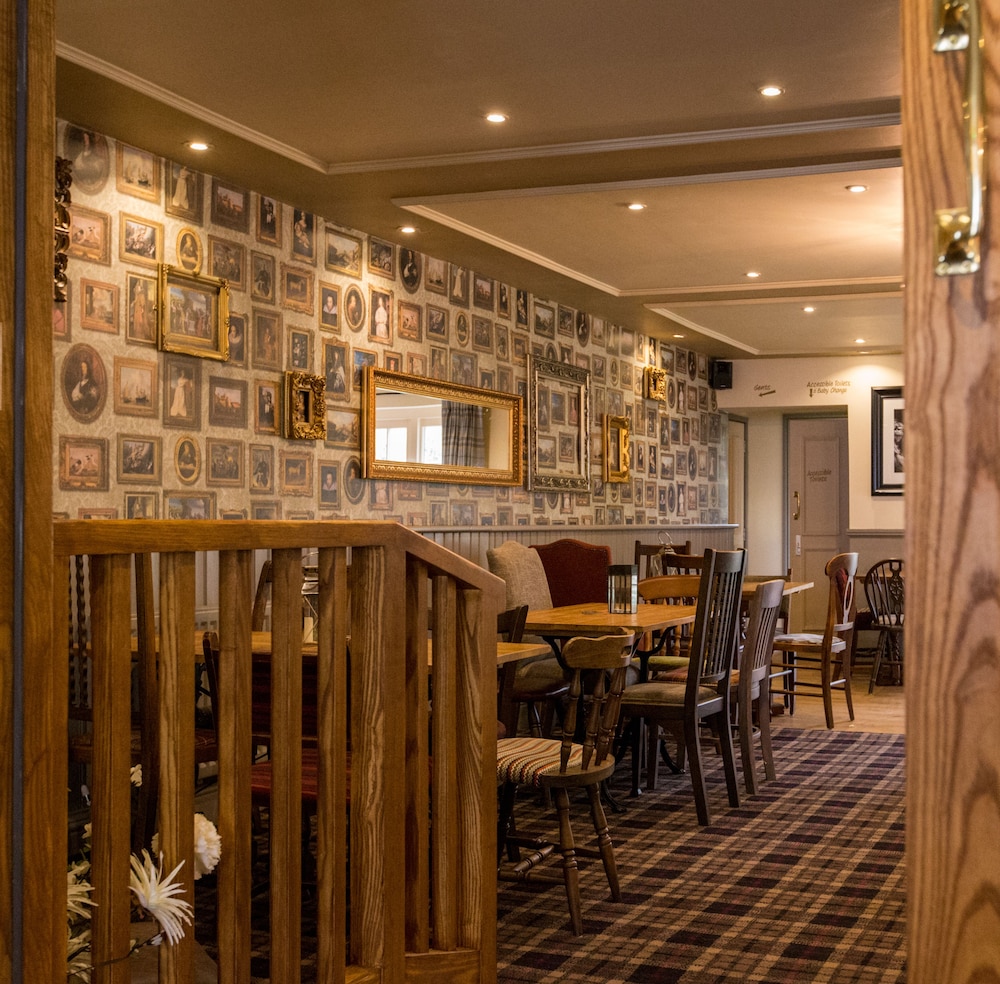The White Lion Inn 42/48
