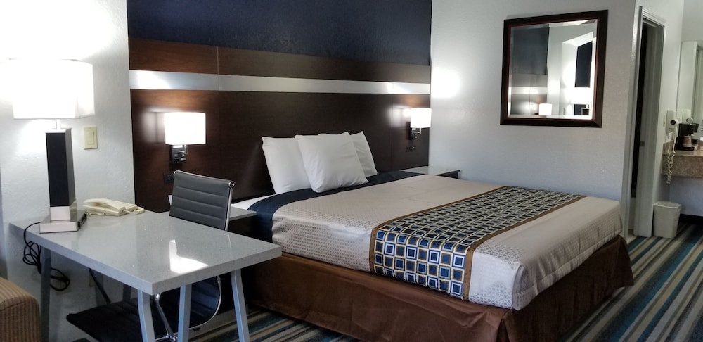 HomeBridge Inn & Suites (Ex Howard Johnson Inn and Suites Beaumont) 10/23