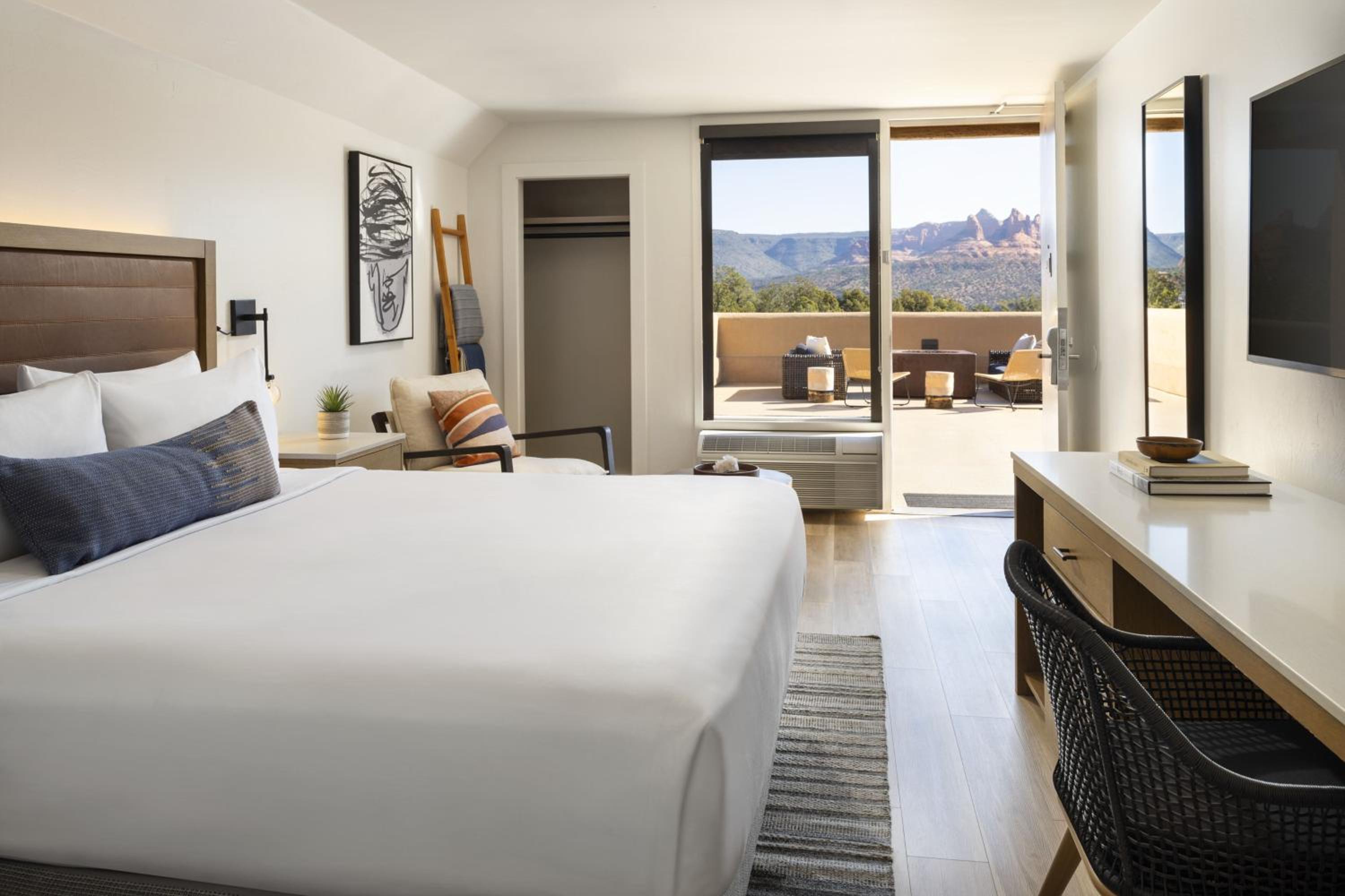 Guest Room, King Bed, Sunset Side, Low Floor