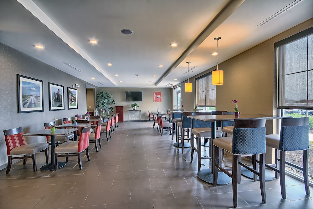 Comfort Suites Marietta Parkersburg 36/49