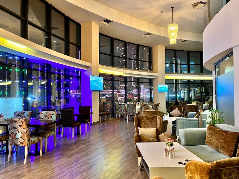 Sky Tower Hotel 55/68