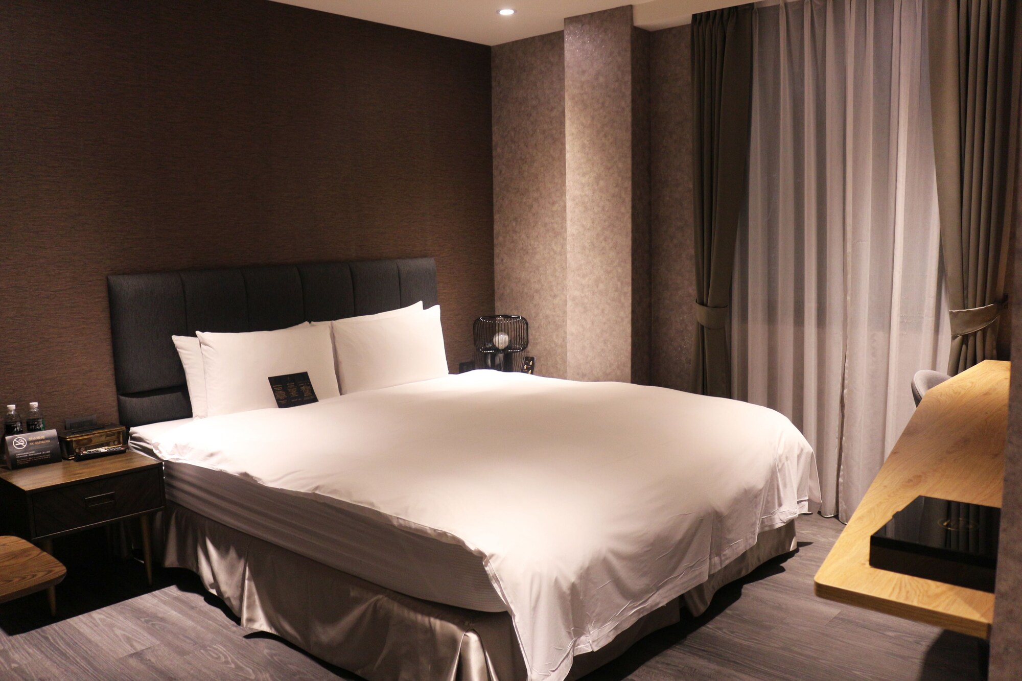 STANDARD, KING BED