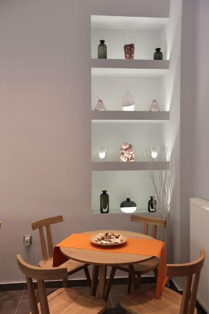 Meni Apartments Hotel 24/26