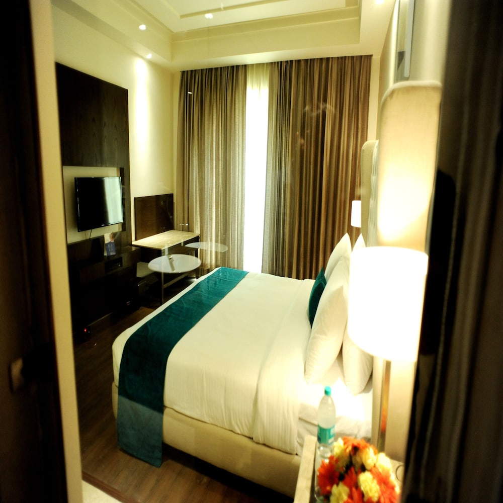 Sarovar Portico 19/50