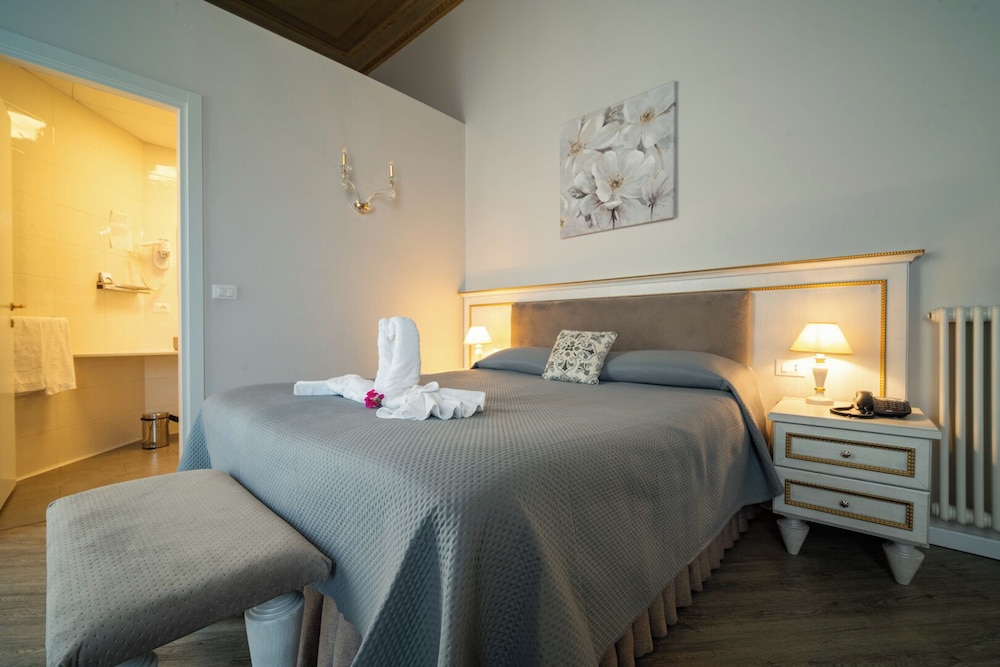 Suite, Twin Beds, Hotel Genova Liberty 2/7