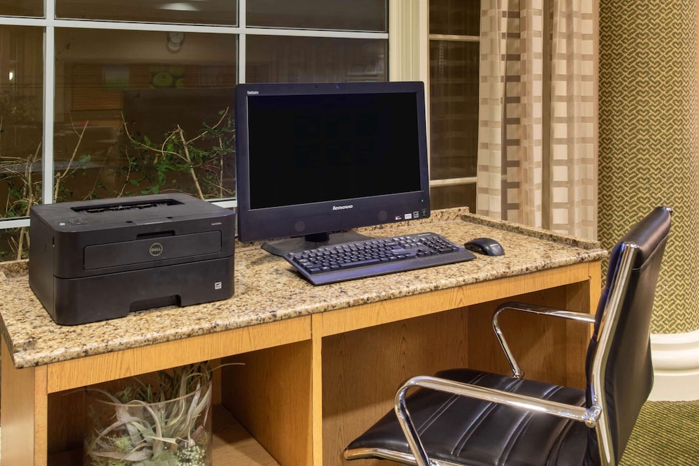 La Quinta Inn & Suites by Wyndham Denver Southwest Lakewood 37/43