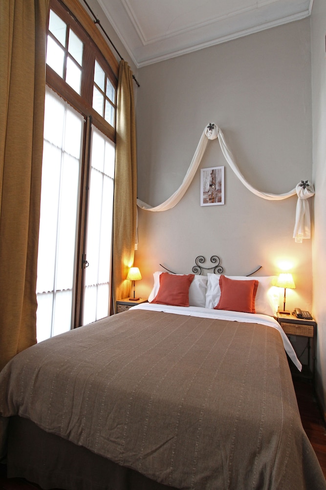 COZY, ECONOMY, DOUBLE BED, SMALL