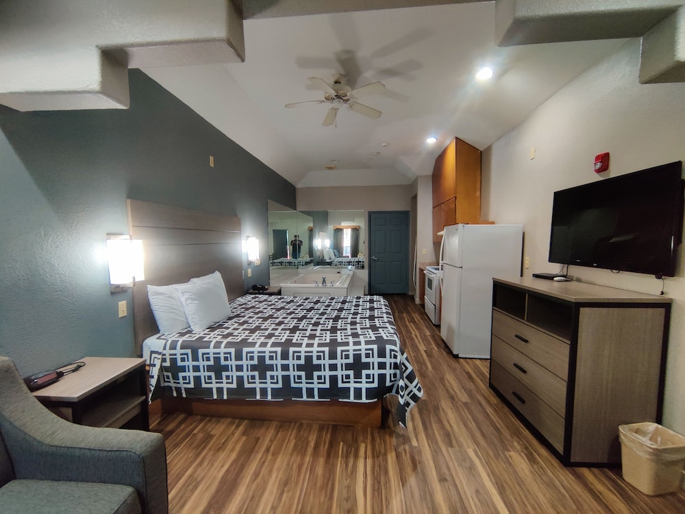 Regency Inn & Suites By Capital O Houston IAH Airport 34/66