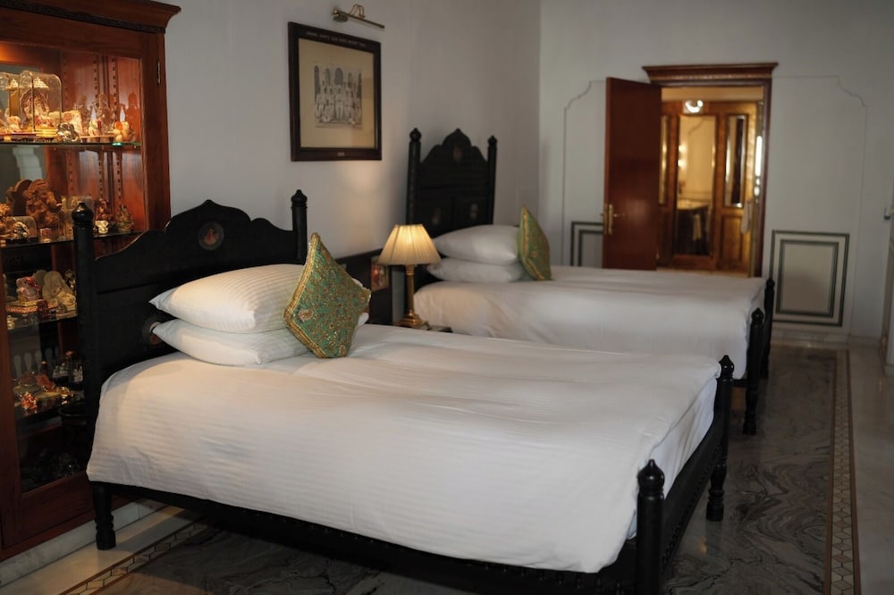 2 Bedrooms, Classic, Penthouse, 1 King and 2 Queen Beds, Executive Level, 2 Bathrooms
