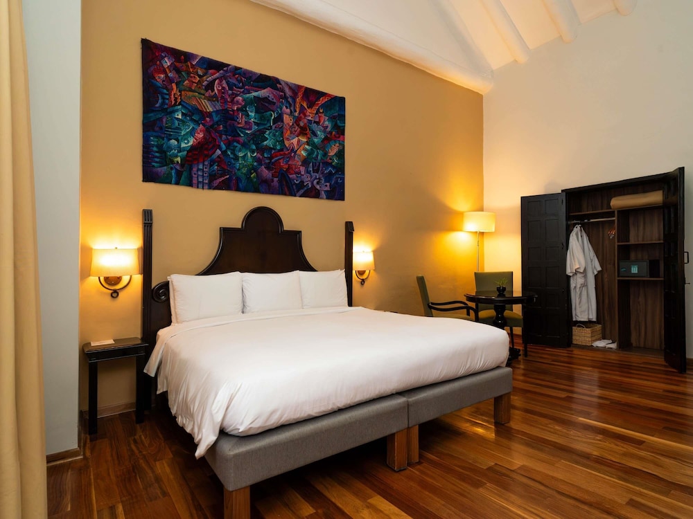COLONIAL, DOUBLE BED