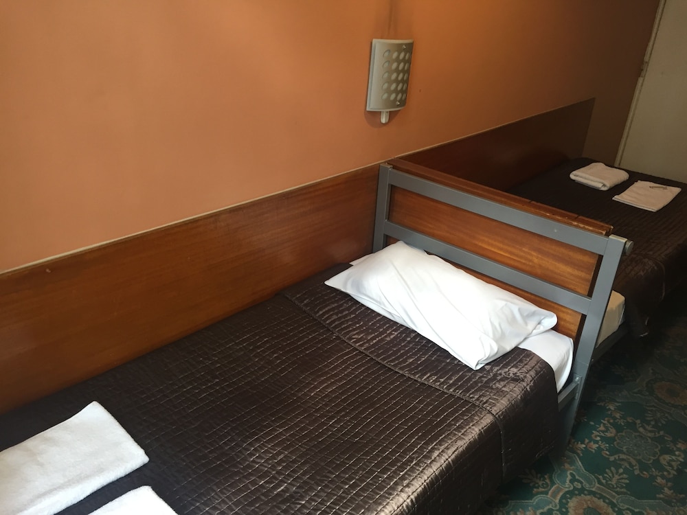 Gresham Hotel 17/50