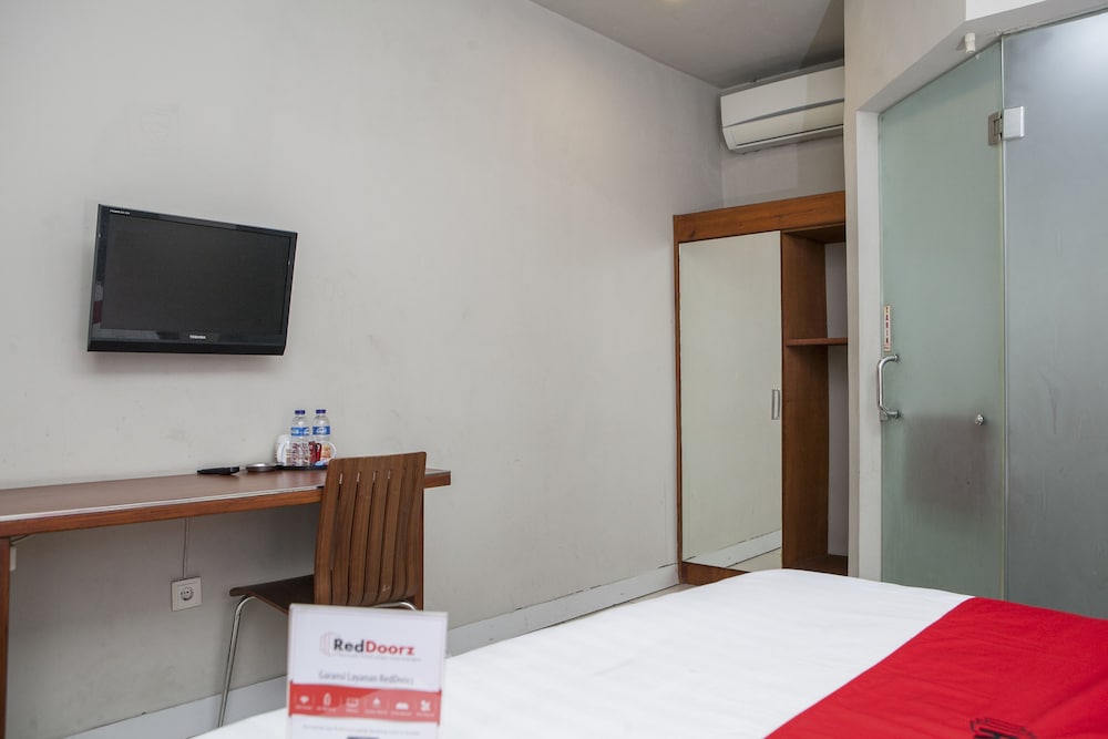 Reddoorz Plus Near Asia Afrika 3 48/54