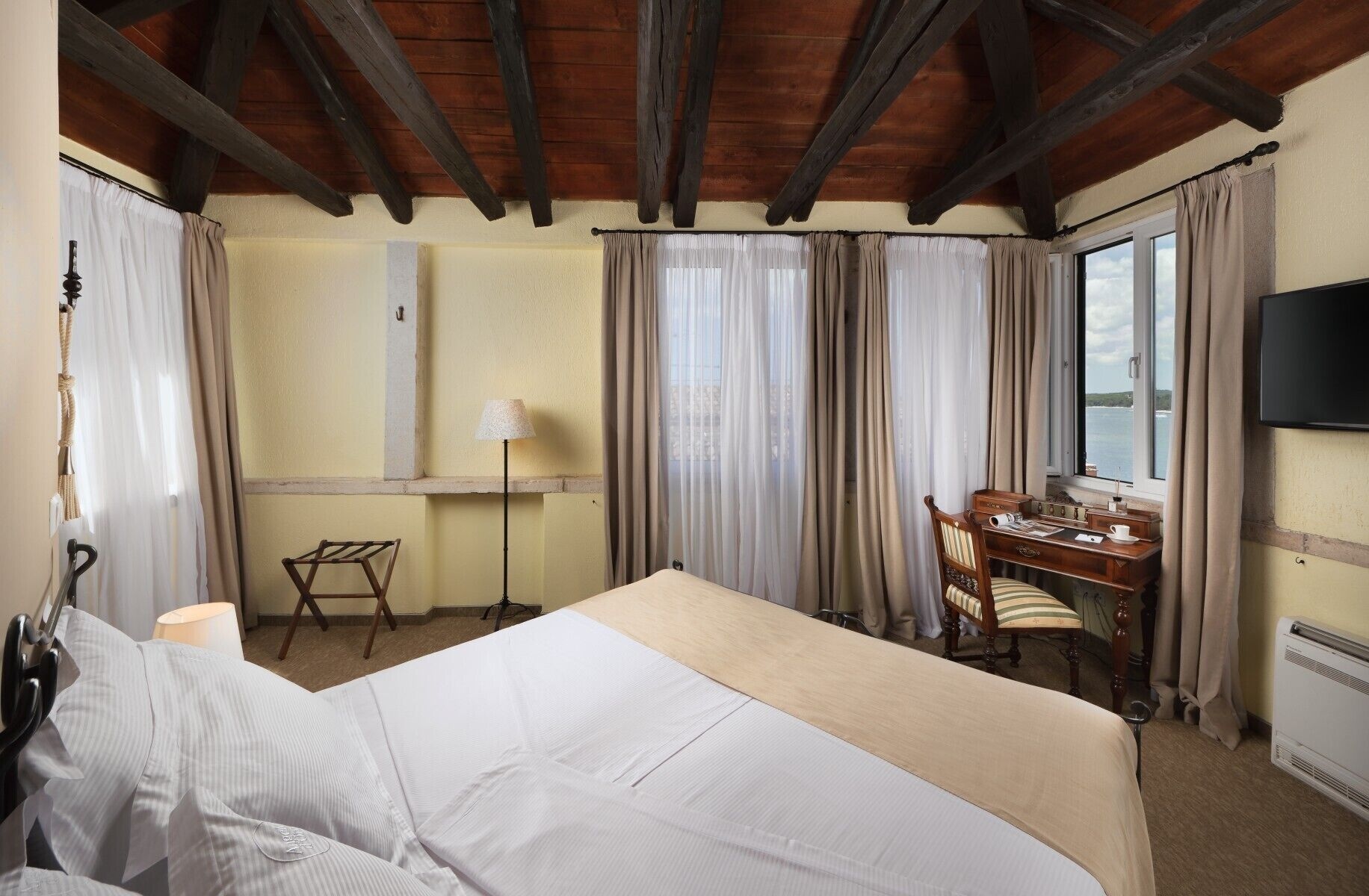 SUPERIOR, DOUBLE BED, SEA VIEW
