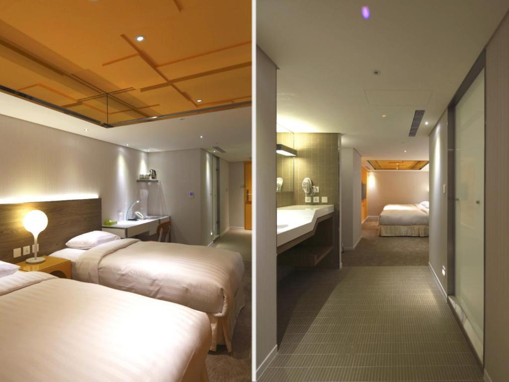 Deluxe, 1 Queen and 1 Single Bed, No Window