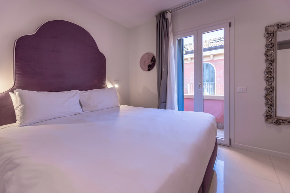 Opera Relais De Charme 42/72