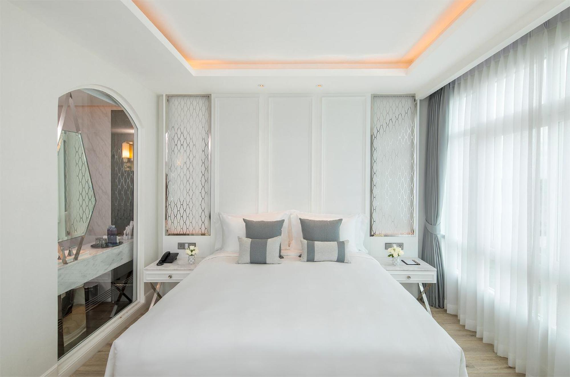 Executive, Suite