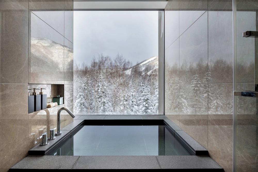 Higashiyama Niseko Village, a Ritz-Carlton Reserve 19/42