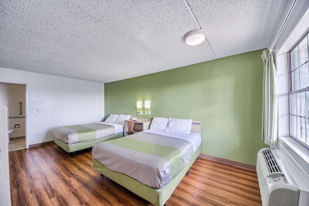 Motel6 San Antonio, TX - Northwest Medical Center 28/60