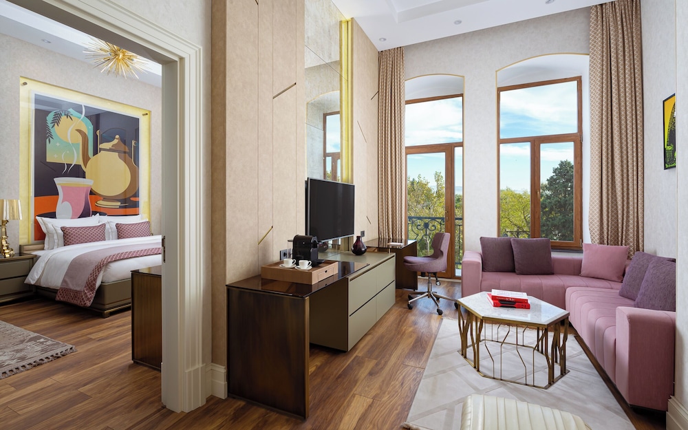 Art Gallery Hotel 24/46