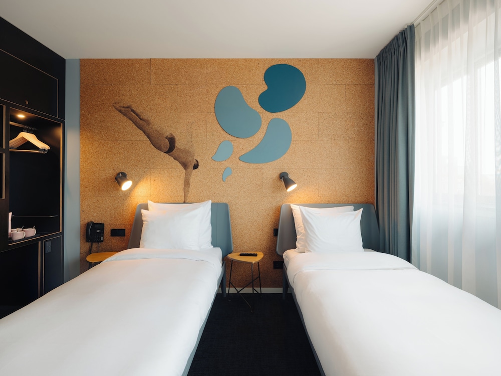 ROOM, TRIPLE