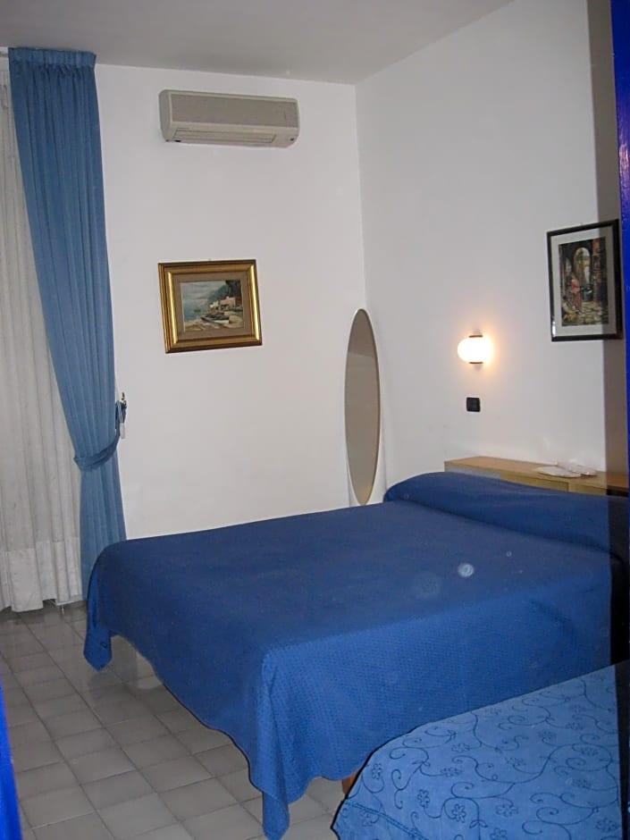 Caporal Hotel 7/35