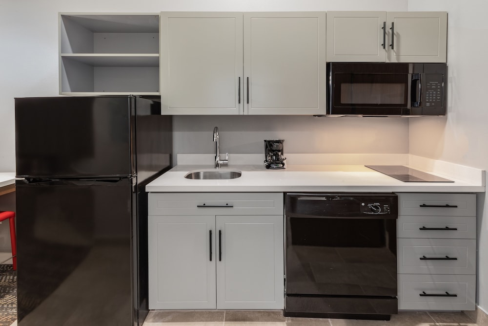 Hawthorn Extended Stay by Wyndham Oklahoma City Airport 25/33