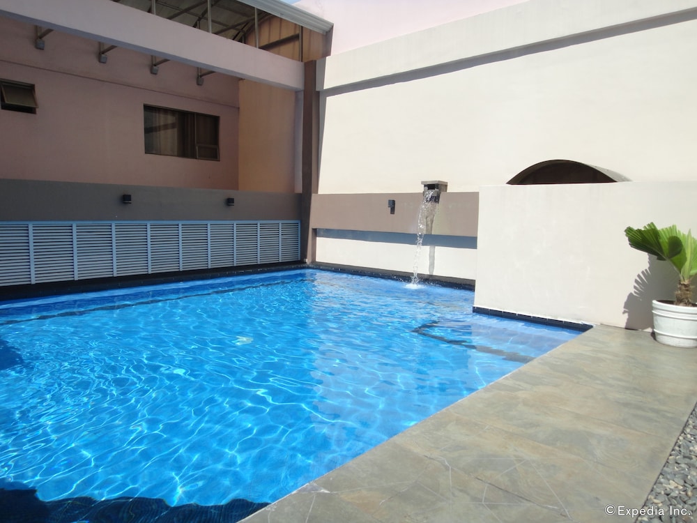 Diamond Suites and Residences 35/38