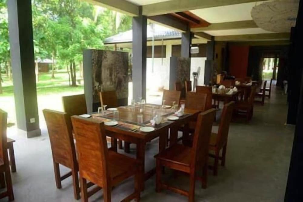 Nil Diya Mankada Safari Lodge 47/50