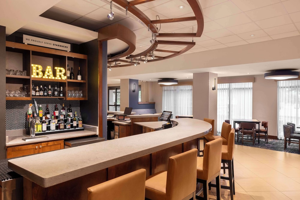 Hyatt Place Charlotte Airport/Lake Pointe 30/48