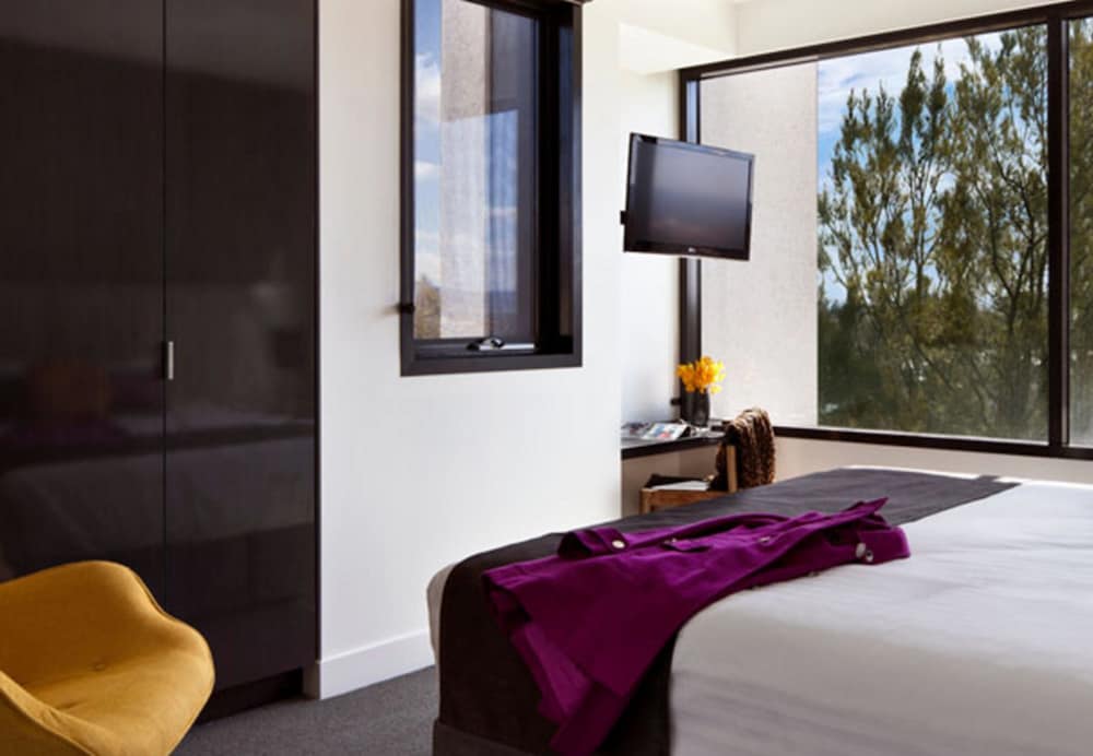 EAST HOTEL 13/60