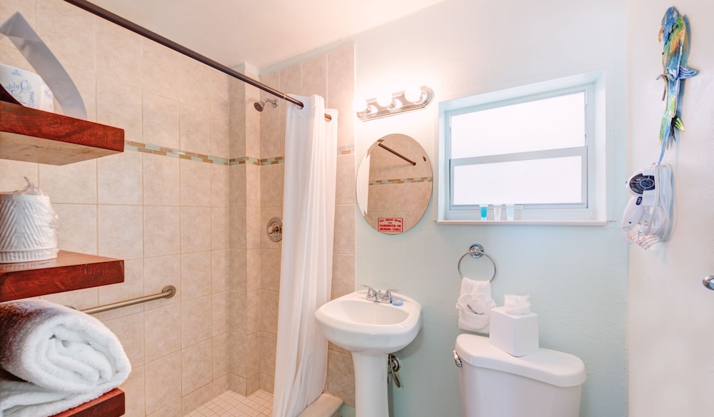 Creekside Inn Islamorada 20/45