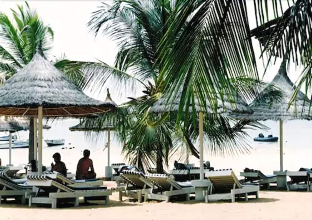 Bougainvillees Hotel 26/36