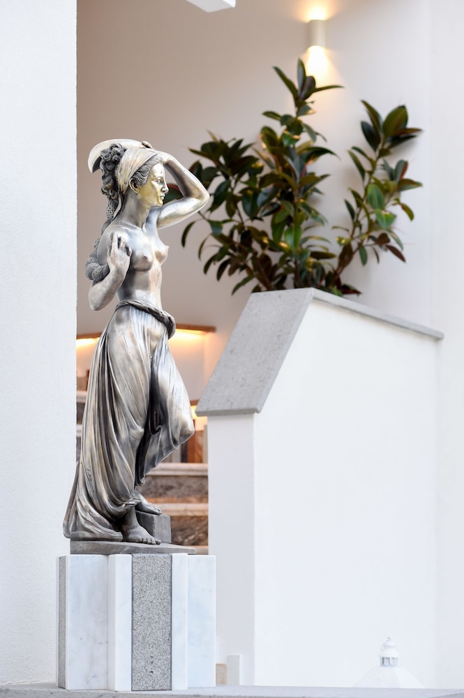 Don Antonino Relais Hotel 8/71