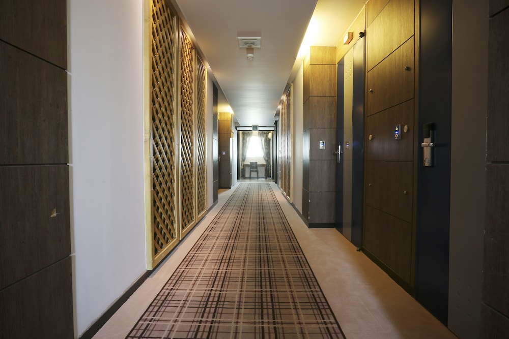 Metro Tourist Hotel 18/31
