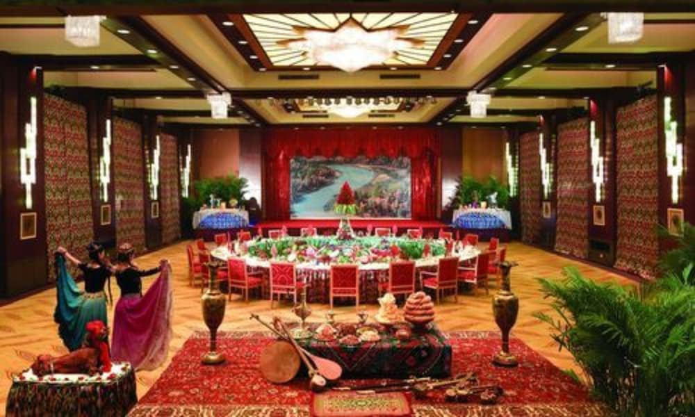 Lobby at Luxemon Xinjiang Hongfu Hotel, URUMQI