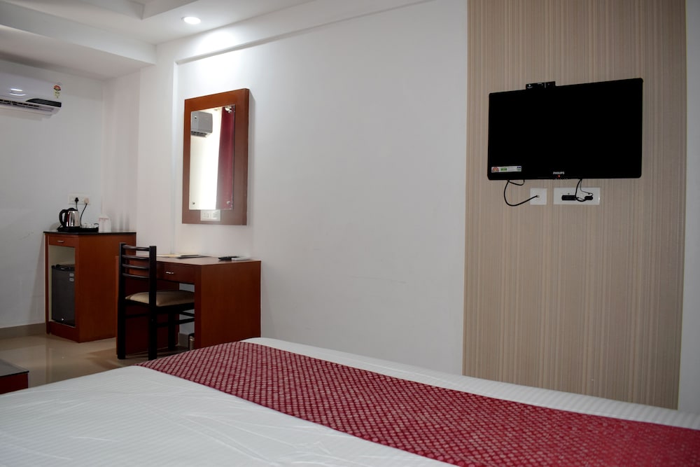 NAKSHATRA EMERALD INN GURUVAYUR 13/41