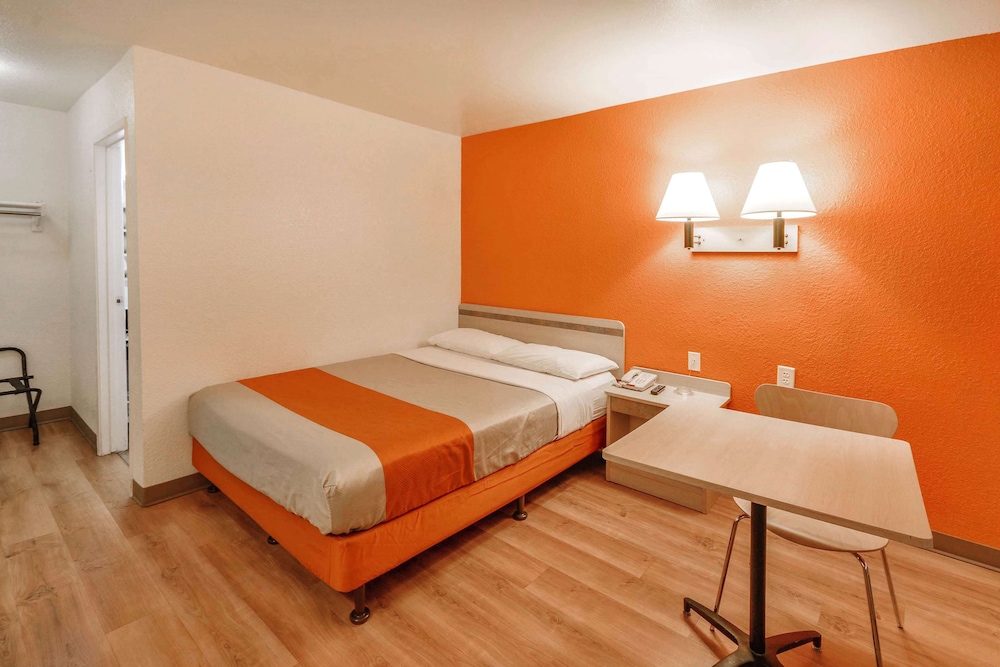 Motel6 Huntsville TX 24/43