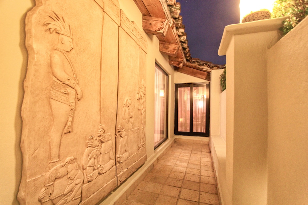 Plaza Gallery Hotel & Boutique 40/70
