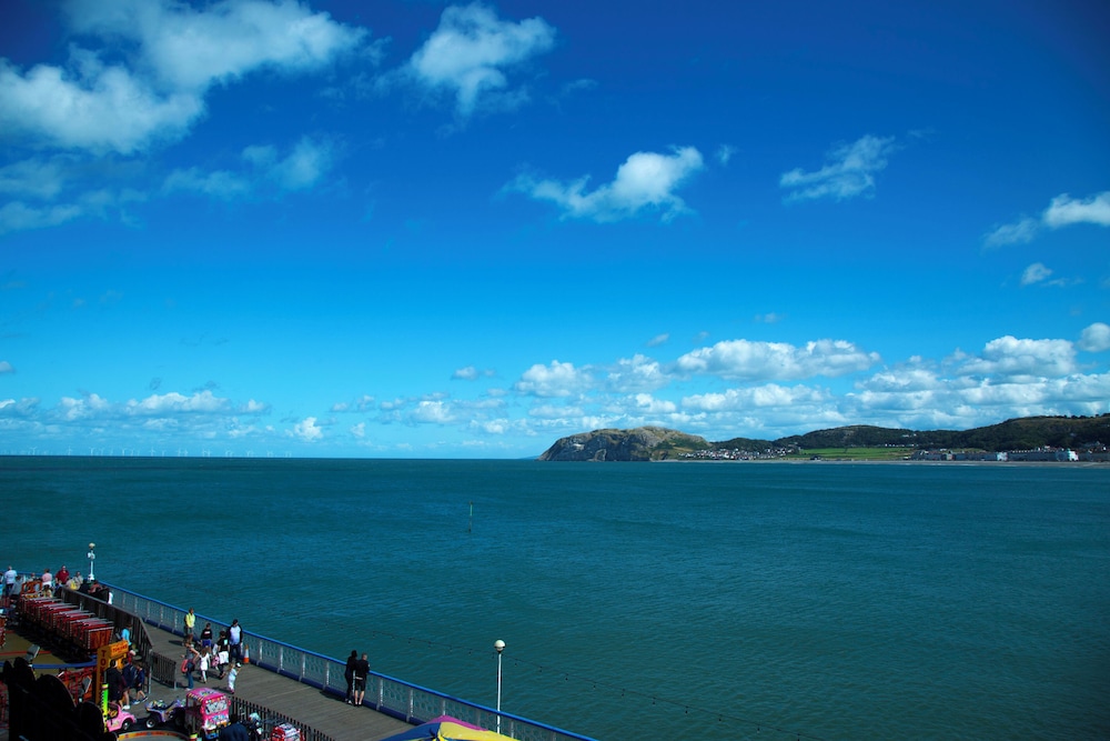 Grand Hotel Llandudno 57/65