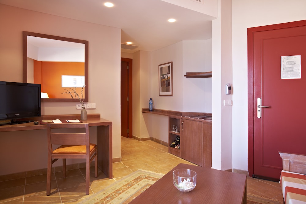 Universal Hotel Don Leon 57/71