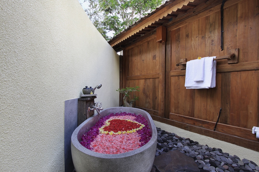 Madani Antique Villas 35/70